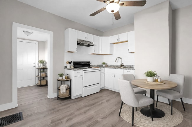 Building Photo - REDUCED - Newly Updated 2 Bedroom Home $950 RENT