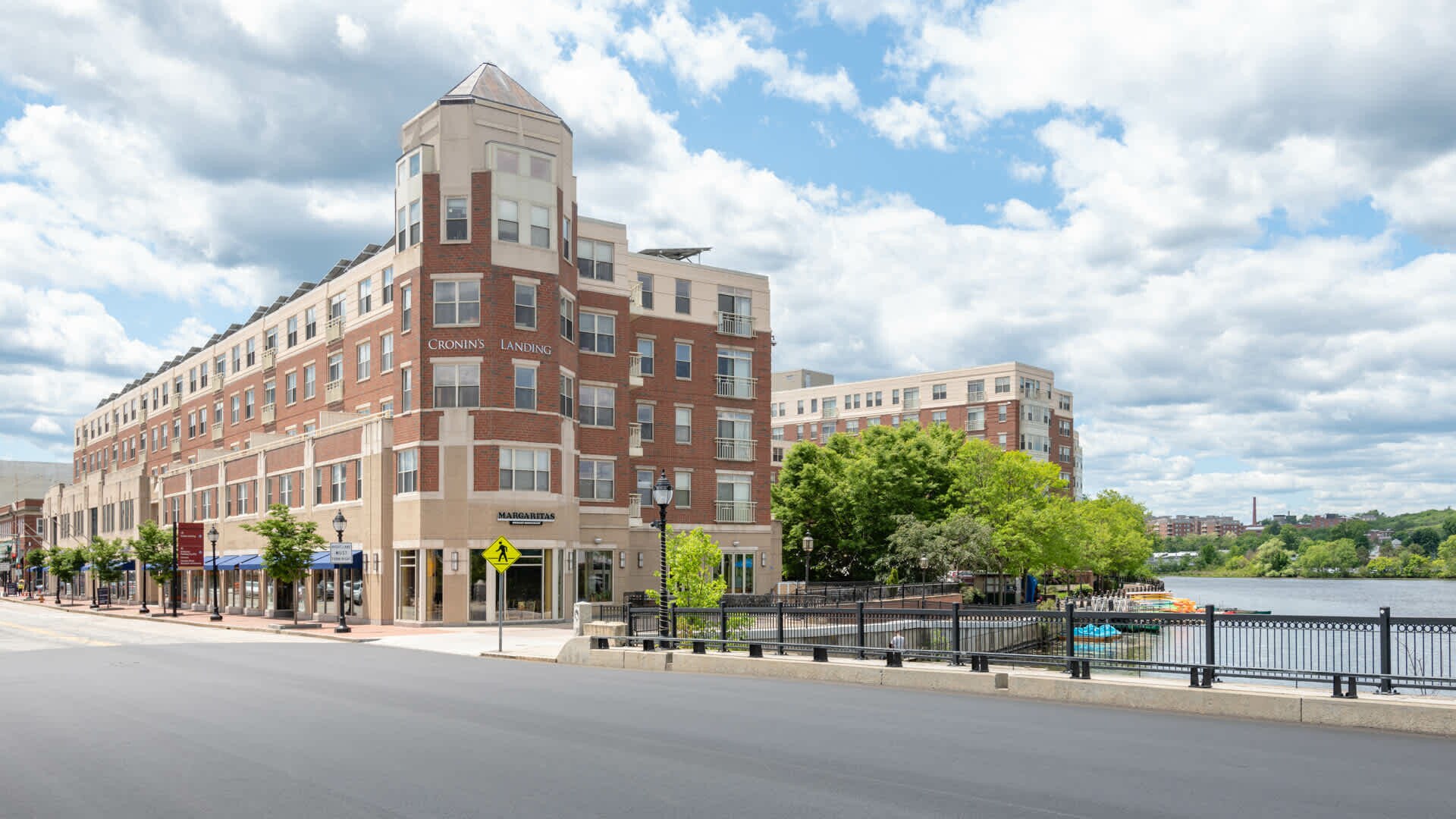 Building Photo - 25 Crescent St