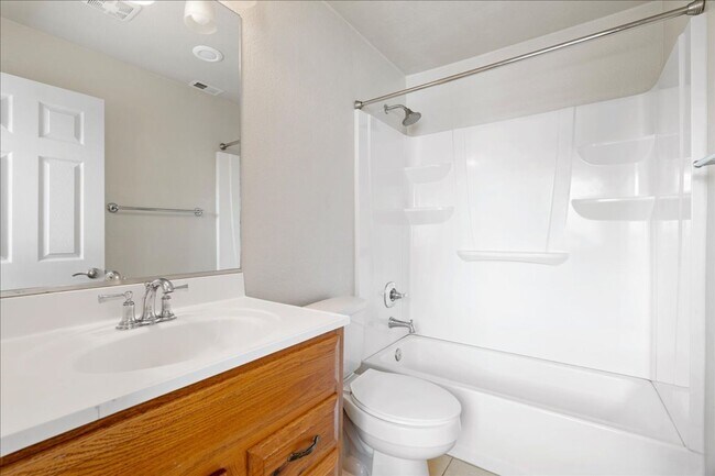 Building Photo - 7 Pewter Ct