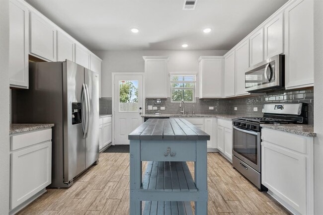 Building Photo - 31711 Azzaro Cir