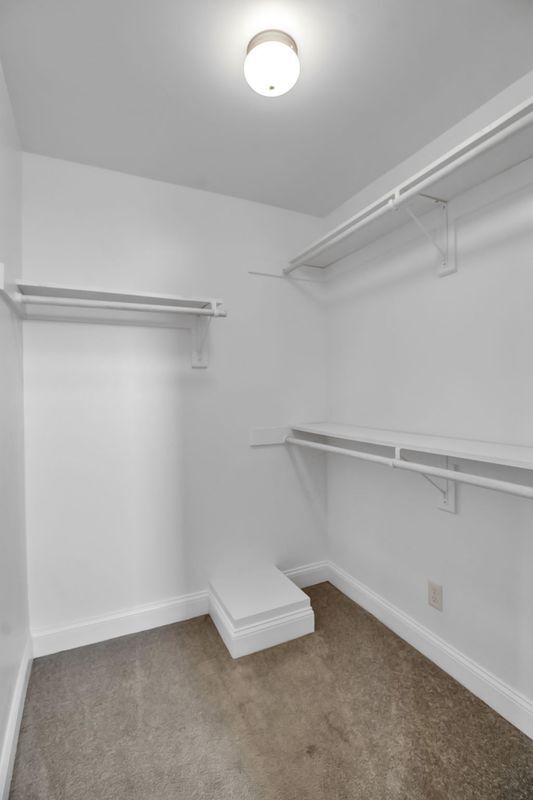 Building Photo - 5849 Broadway, 8