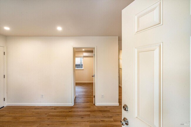 Building Photo - 310 Boyce St