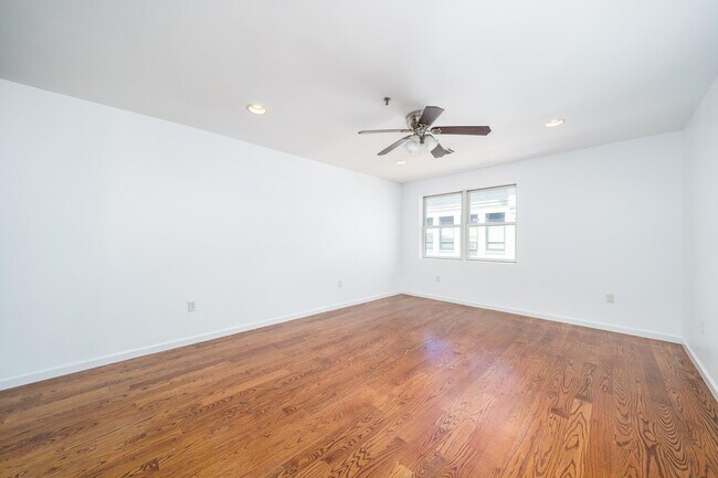 Building Photo - 135 38th St