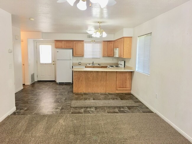 Building Photo - Hawk Hollow Townhome