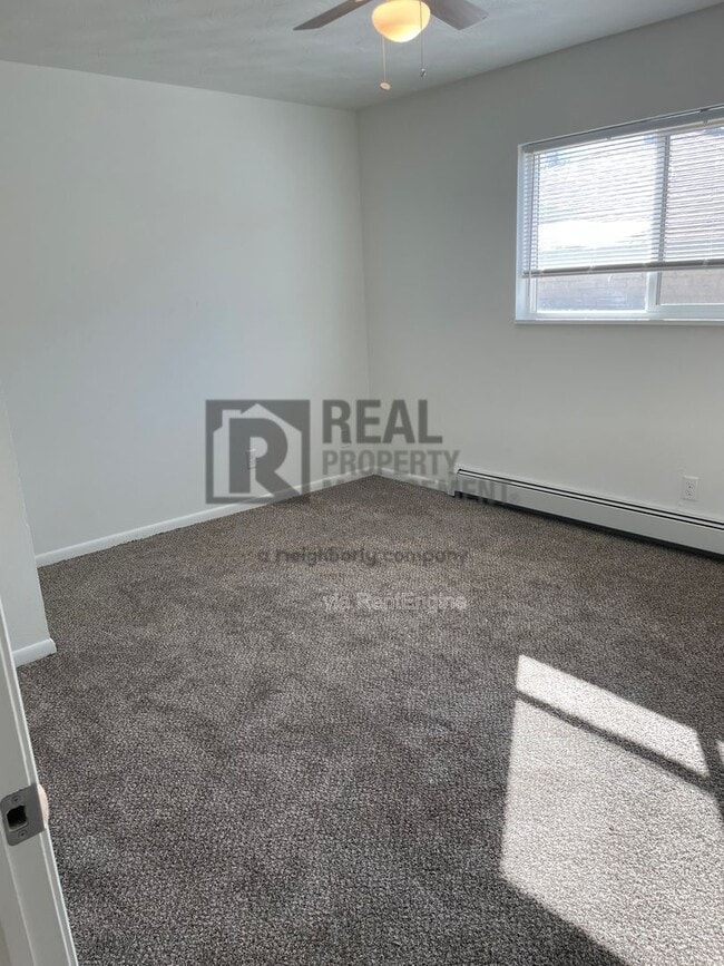 Building Photo - 833 30th Ave Ct