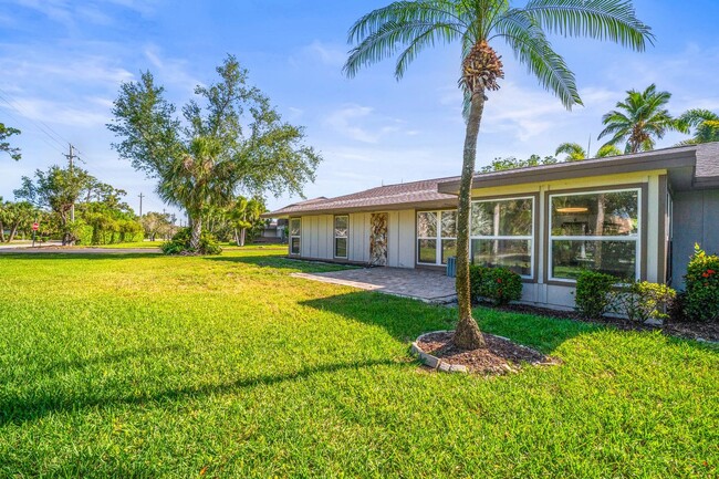 Building Photo - Fully Renovated 3 Beds 2 baths condo off M...