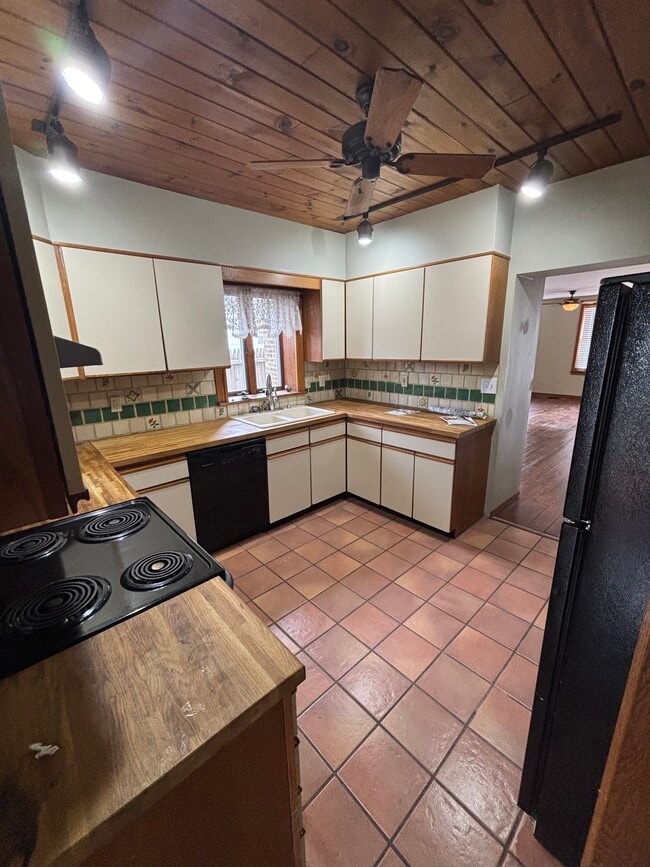 KITCHEN - 235 4th St
