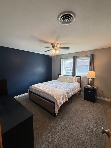 Room 3 Shared Bathroom - 11105 E 8th Ave