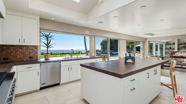 Building Photo - 29020 Cliffside Dr