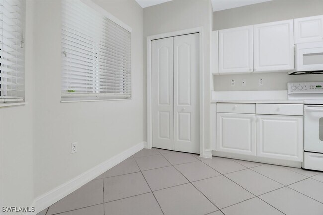 Building Photo - 7842 Regal Heron Cir