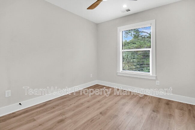 Building Photo - 1752 Skinner Ave