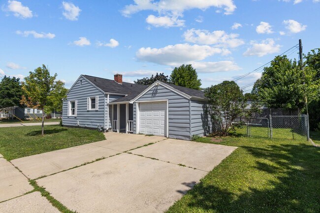 Building Photo - 2 Bedroom House in Green Bay