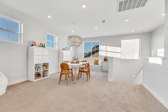 Building Photo - 1580 Blue Moon Ln