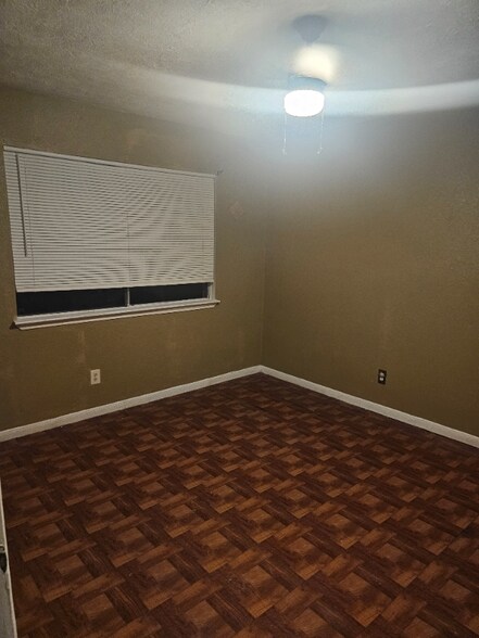 Building Photo - 4011 Alshire Dr