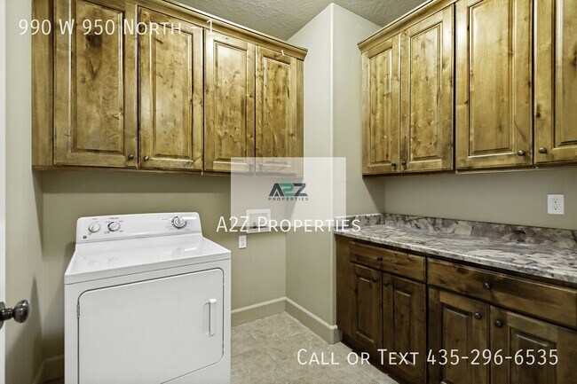 Building Photo - 990 W 950 N