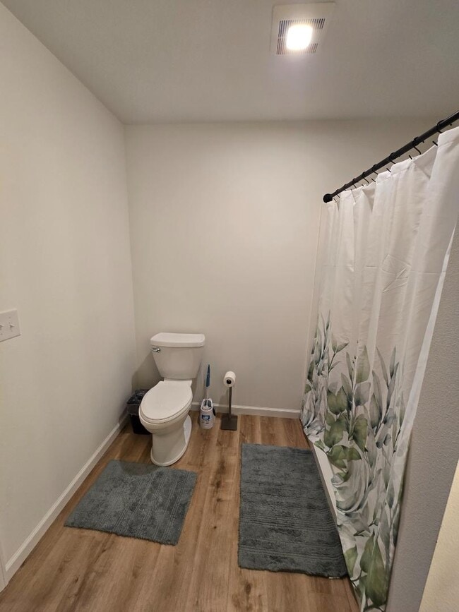 Building Photo - N2287 Memorial Dr