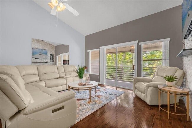 Building Photo - 6043 Lake Pointe Dr