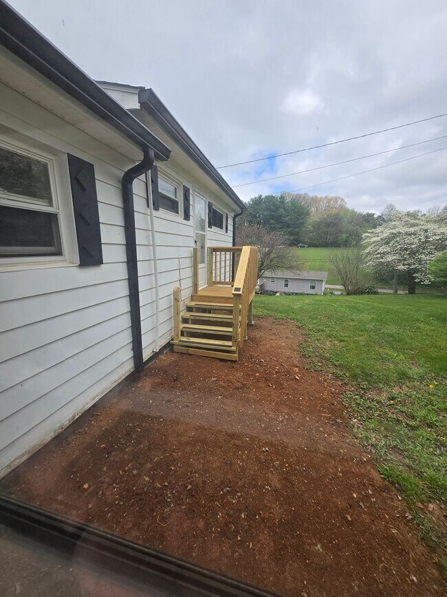 Building Photo - Newly Remodeled 3 Bedroom Home in Mosheim, TN – Move-In Ready!