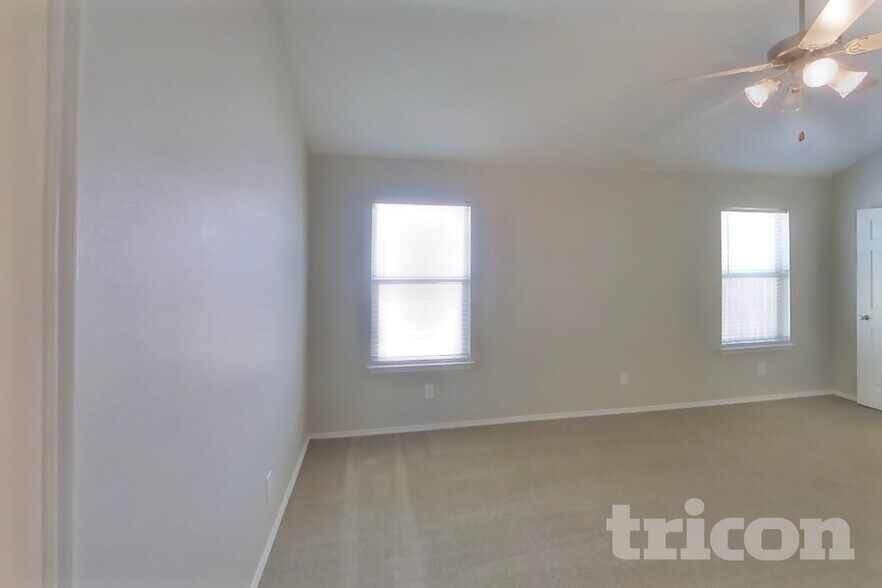 Building Photo - 1584 Sandhurst Dr