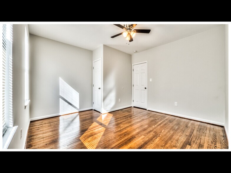 Building Photo - 3336 W Caton Ave