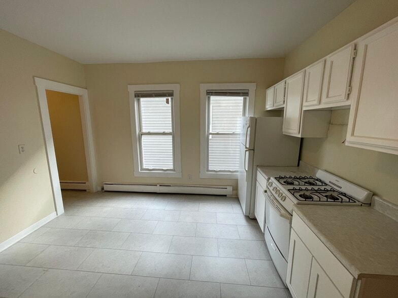 Building Photo - 327 Greenwich Ave