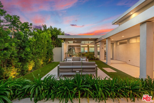 Building Photo - 2189 Summitridge Dr