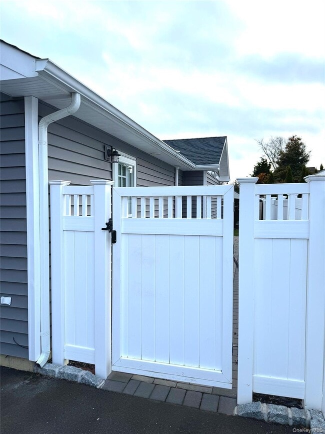 Primary Photo - 108 Pilcher St