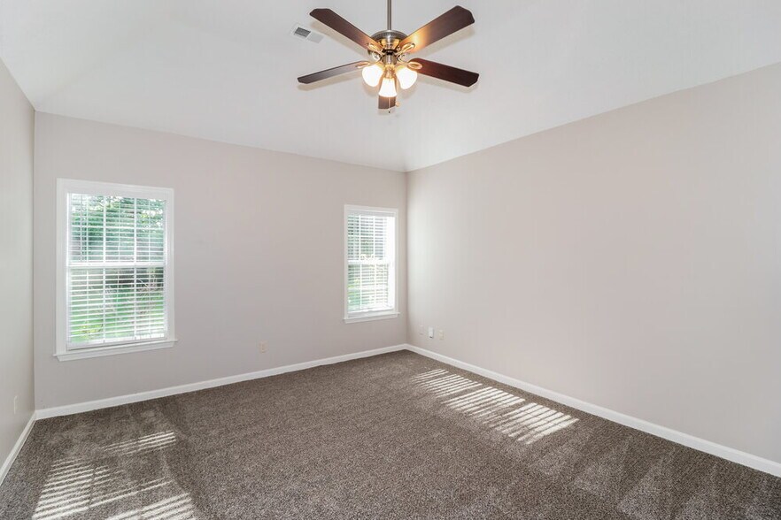 Building Photo - 1637 Lawson Dr