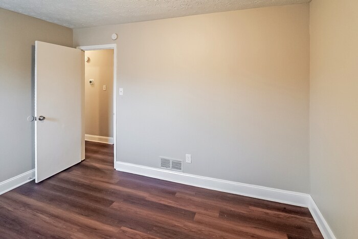 Building Photo - 612 Ralph Rd SE