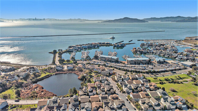 Building Photo - 203 Seacliff Way