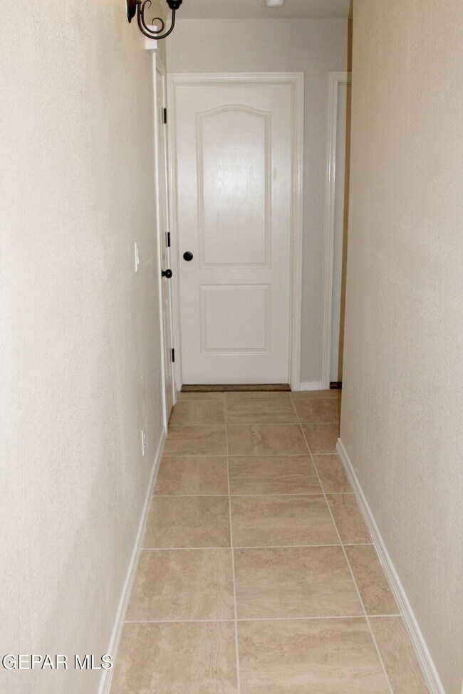 Building Photo - 5040 Gold Ranch Ave