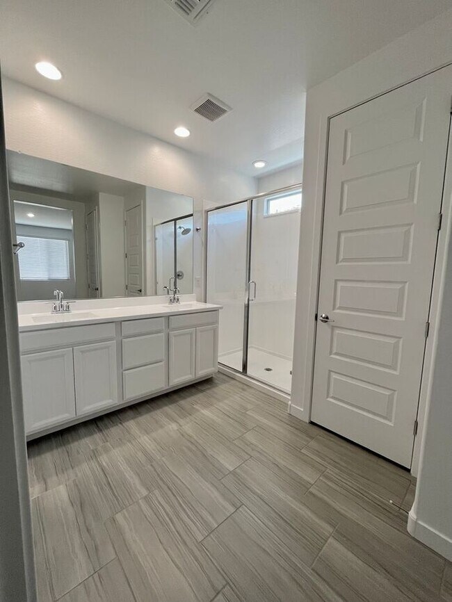 Building Photo - Available September 1st! Newly Built Smart...