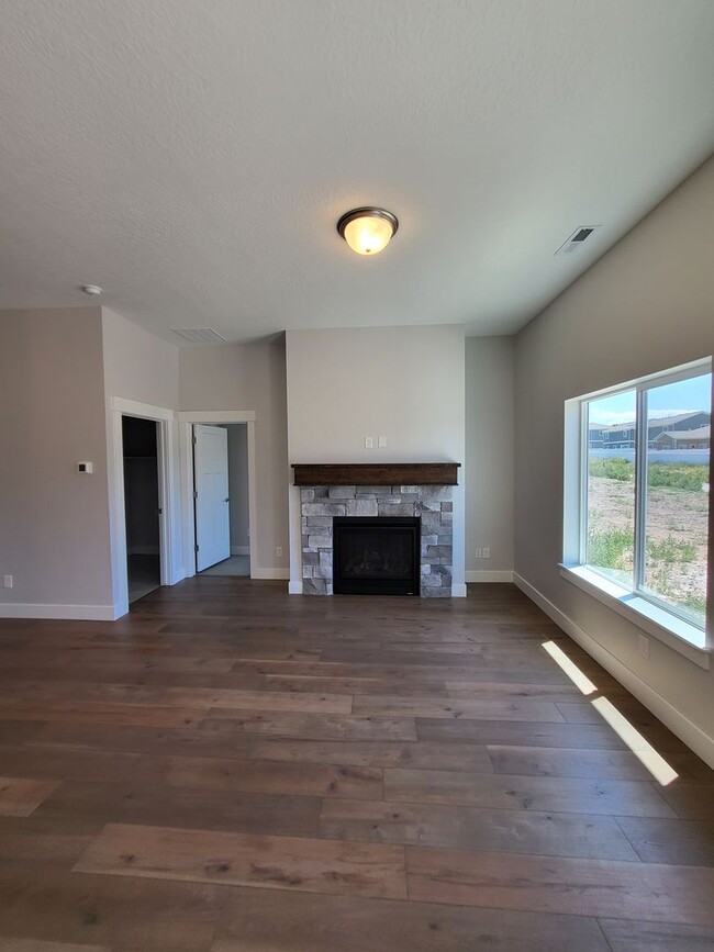 Building Photo - Brand new home in Heber City