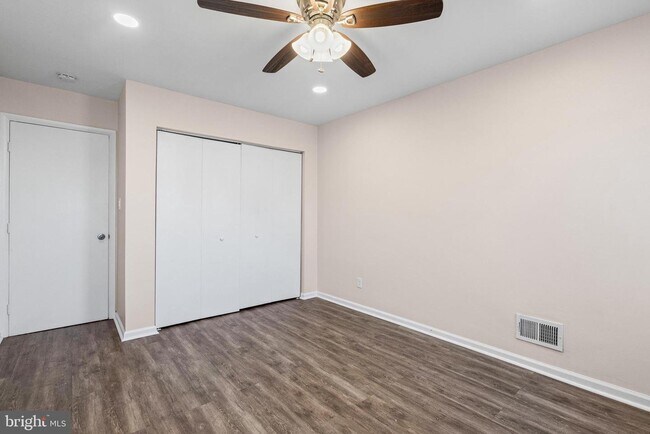 Building Photo - 2217 Linden Ave