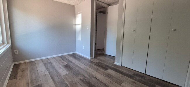 Building Photo - 1111