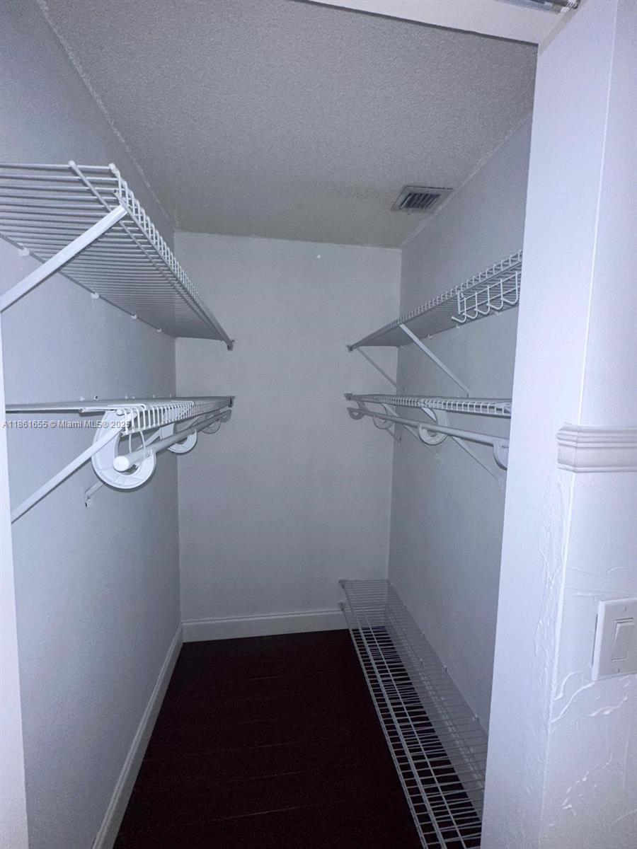 Building Photo - 991 Sevilla Cir
