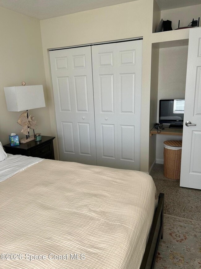 Building Photo - 1915 S Park Ave