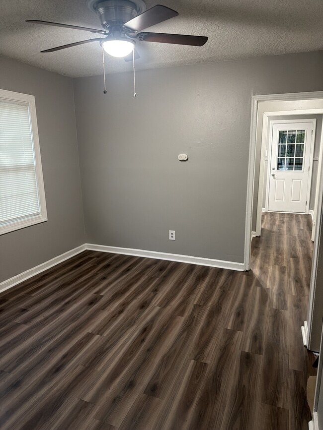 Building Photo - 464 Glankler St