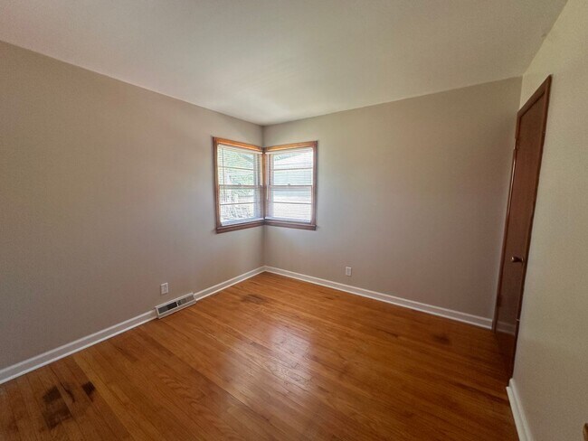 Building Photo - 4806 Imperial Terrace