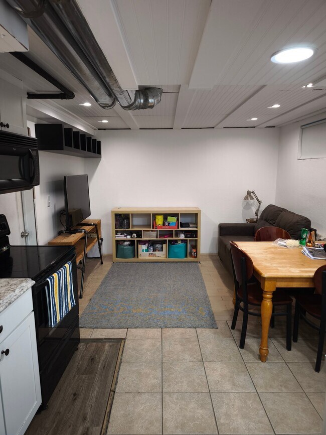 Building Photo - 1062 W 300 N