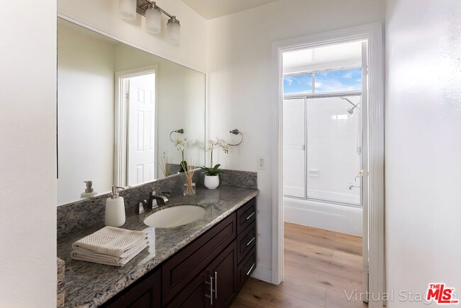 Building Photo - 5454 Zelzah Ave