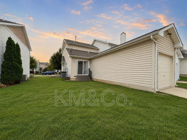 Building Photo - 213 Countryshire Dr