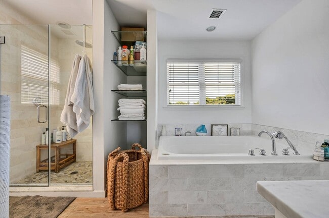 Building Photo - 25 Meadowgrass Ln