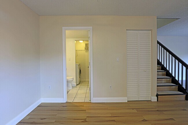 Building Photo - 5219 Cedarbend Dr