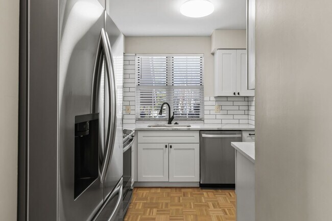 Building Photo - St Charles Area Townhouse