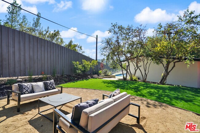 Building Photo - 4670 Brewster Dr