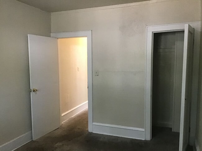 Building Photo - 4 Bedroom Single Family Home