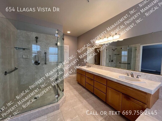 Building Photo - 654 Llagas Vista Dr