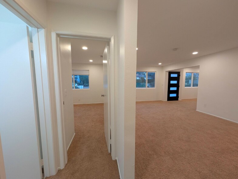 Building Photo - 421 Tustin Ave