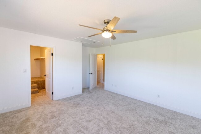 Building Photo - Beautiful 5 bedroom/3bath home with a pool